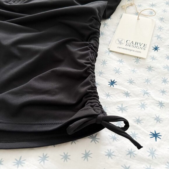 Carve Designs Dawson Rashguard Swim Top in Black - Picture 2 of 14